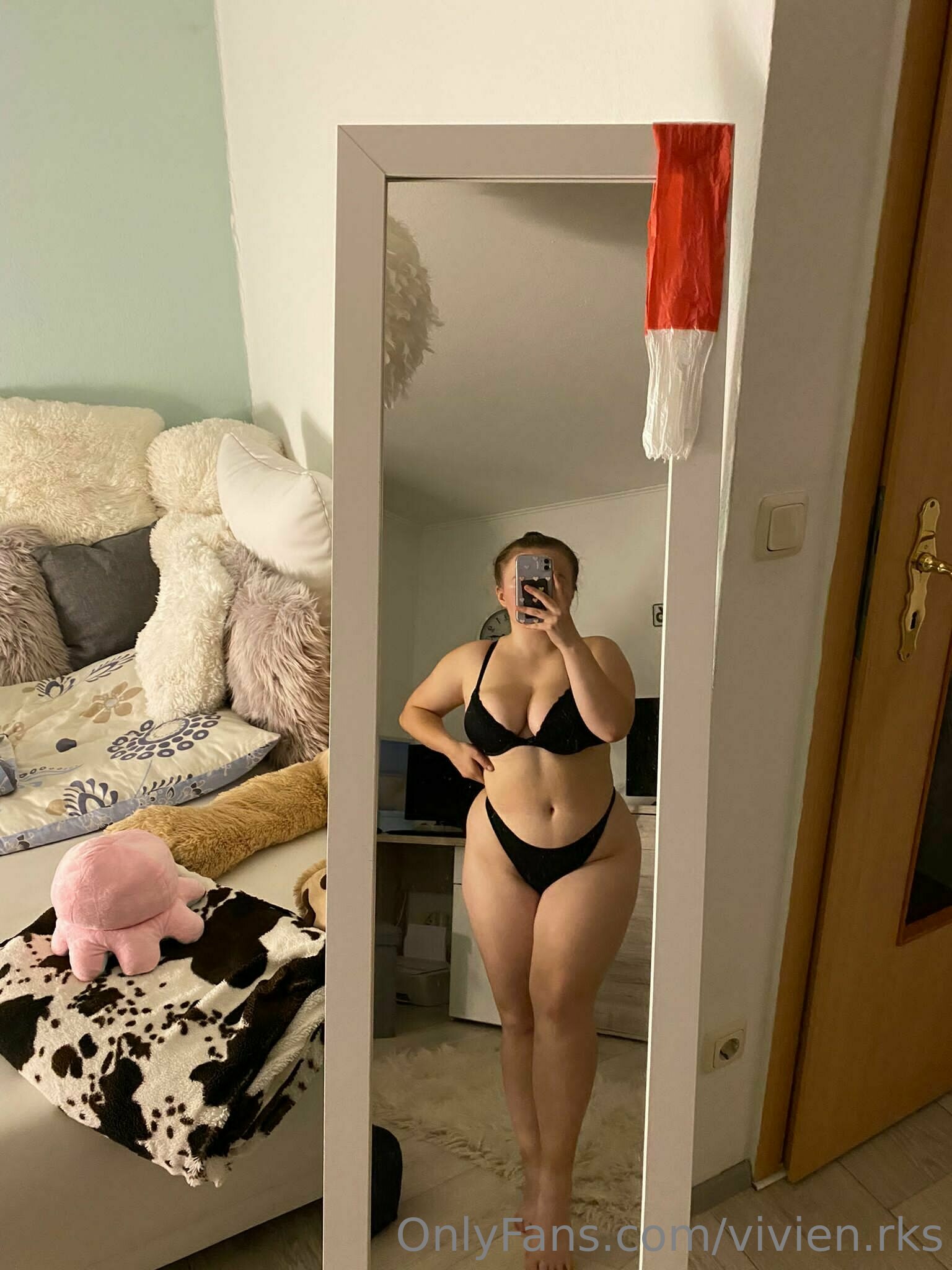 Vivien.rks / German Teen Nude Leaked Onlyfans Photo